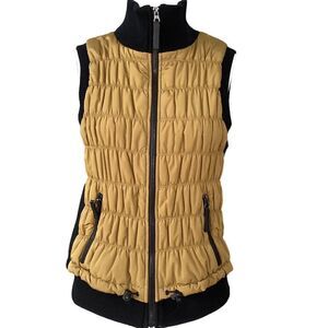 Calvin Klein woman’s performance athletic puffer vest size large.  0762